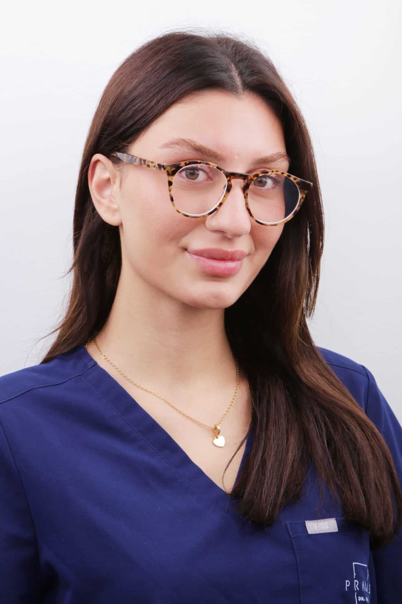 Ceren Keles ist zahnmedizinische Fachangestellte im Team Assistenz.